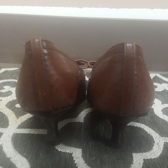 STUART WEITZMAN Brown Kitten Heels - Size 3 - Picture 4 of 6